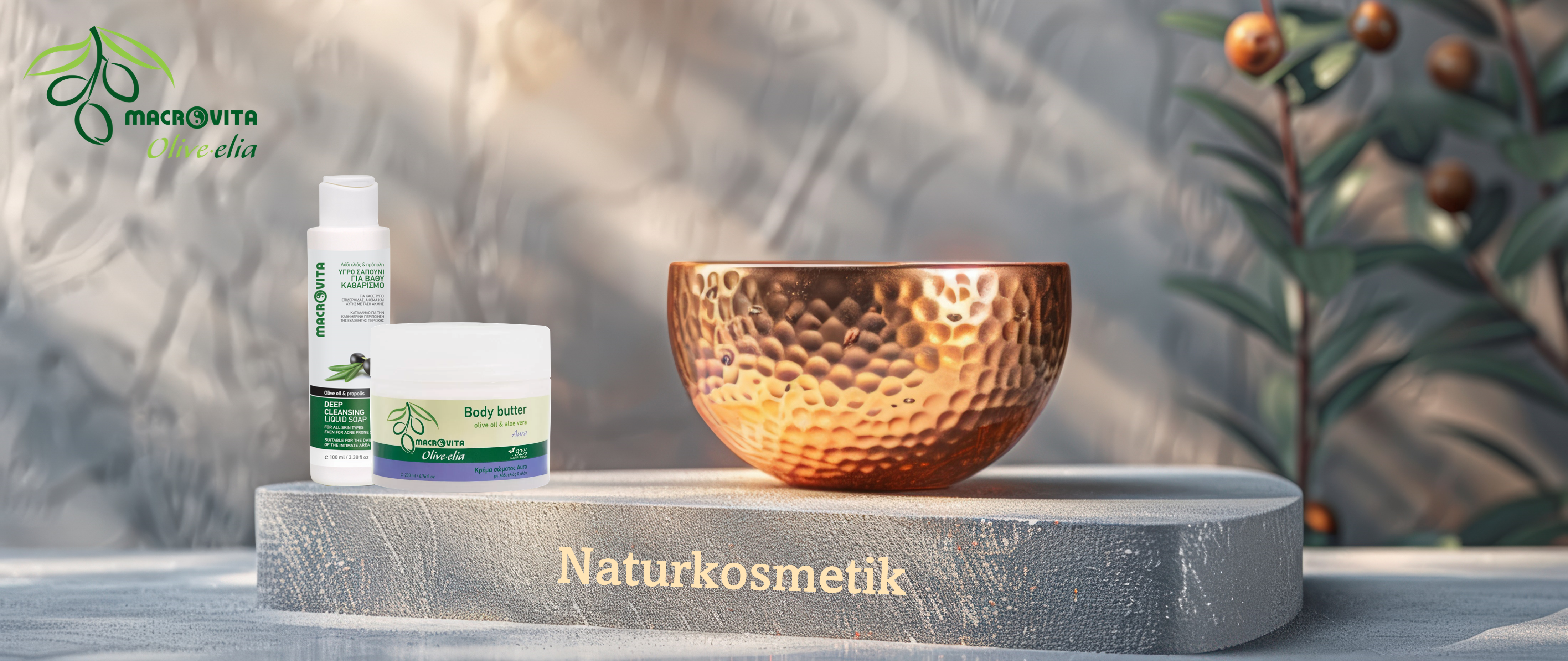 Naturkosmetik-Produkte von Macrovita und Oliveelia, darunter feuchtigkeitsspendende Cremes, sanfte Reinigungsgele und nährende Öle, die aus natürlichen Inhaltsstoffen wie Olivenöl und pflanzlichen Extrakten hergestellt werden, um die Haut zu pflegen und zu revitalisieren